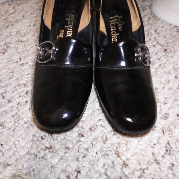 Vintage Miss Wonderful 1960-70's Black Patent Heeled  Loafer Style Pumps - Picture 5 of 16